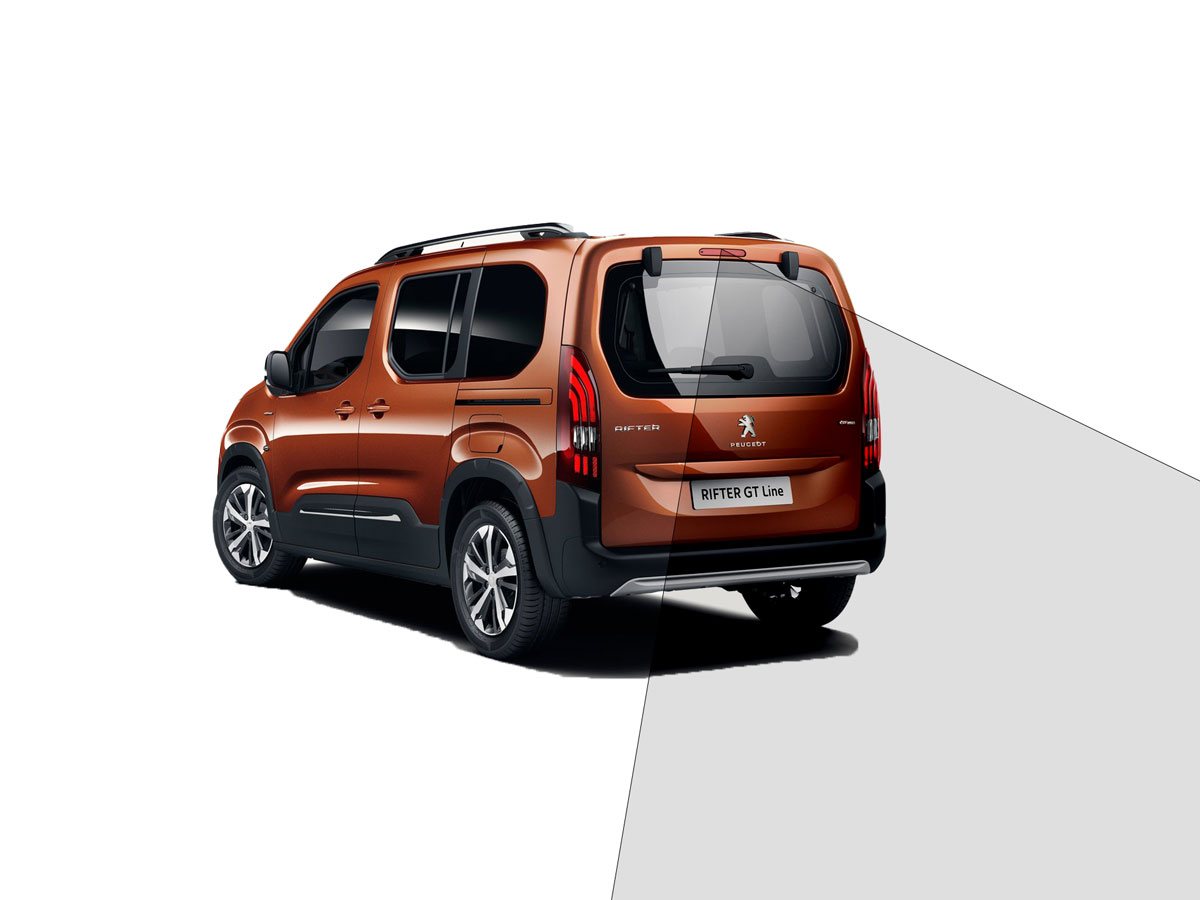 Peugeot Rifter met achteruitrijcamera bij Ataf Turnhout